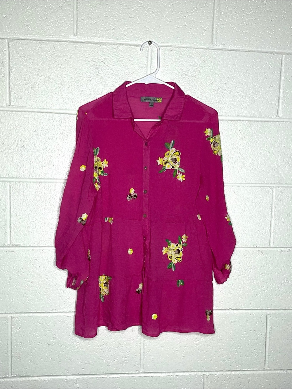 < Figueroa & Flower Pink Floral Embroidered Button Down Top >